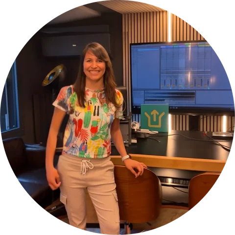 Mónica Andrade, author of the Fix The Mix guides, in the studio